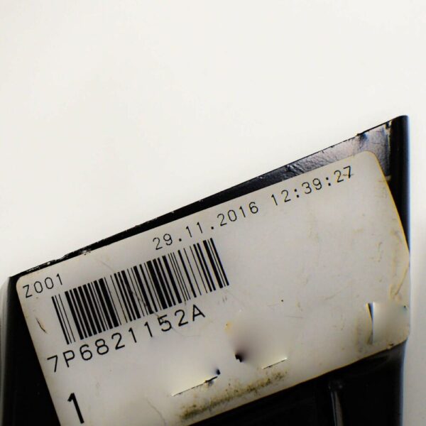 7P6821152A - NEW VW TOUAREG 7P FRONT RIGHT FENDER HOLDER 7P6821152A 2011