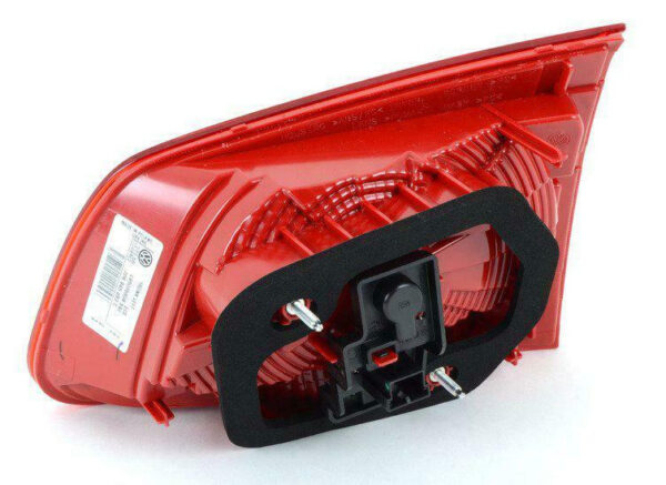 7P6945093C - NEW VOLKSWAGEN TOUAREG 7P REAR LEFT INNER TAILLIGHT 7P6945093C