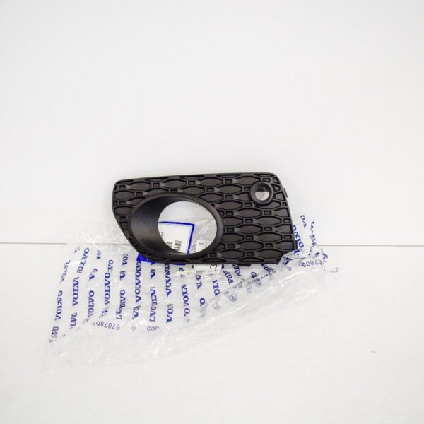 30744521 - Volvo XC70 MK2 Front Left Fog Light Surround Trim 30744521 NEW GENUINE