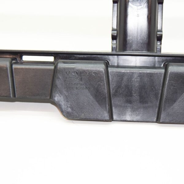 31425368 - Volvo XC60 MK2 Upper Cooler Base Air Channel 32345498 NEW