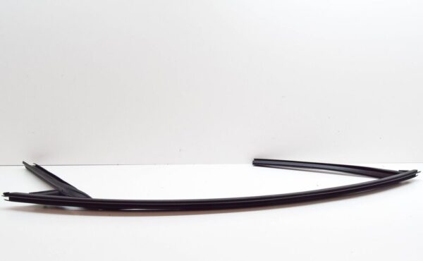 31490759 - Volvo V90 Cross Country Front Right Window Guide Molding 31490759 NEW GENUINE