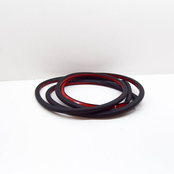 32229216 - Volvo XC40 Front Outer Door Seal 32229216 NEW GENUINE