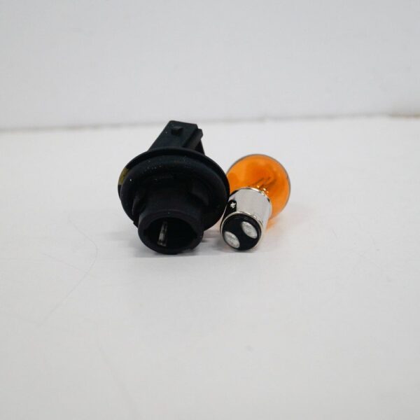 8662985 - Volvo S60 V70 XC70 Indicator Socket and Bulb 8662985 NEW
