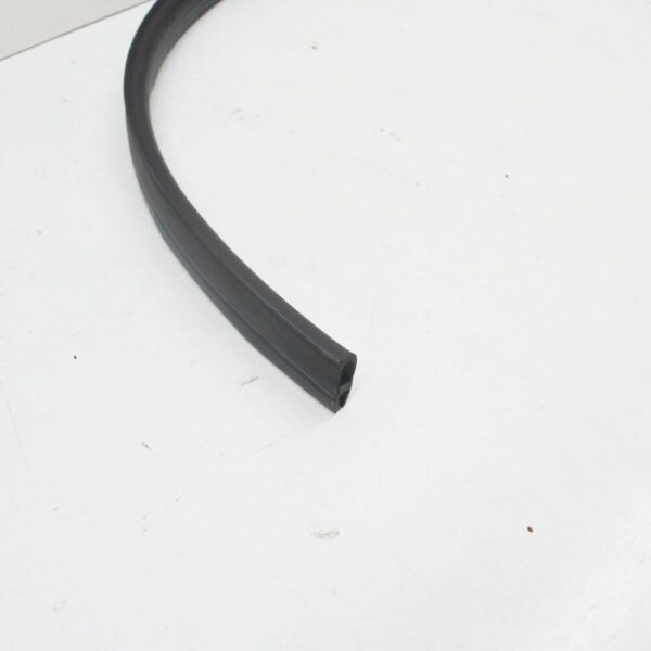 8663730 - Volvo XC90 MK1 gasket strip for windshield, 8663730, original part