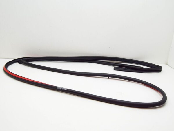 8663773 - Volvo S60 MK1 door gasket front left 8663773 new