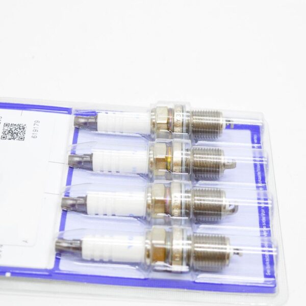 8692070 - VOLVO S40 MK1 SPARK PLUG SET 8692070 NEW GENUINE