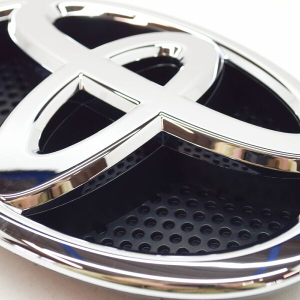 7530112400 - Toyota RAV 4 XA40 Front Grill Manufacturer Badge 7530112400, New Genuine