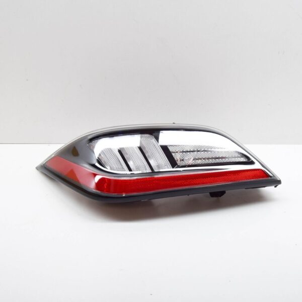 92405J9610 - HYUNDAI KONA MK1 Rear Left Side Turn Signal Lamp LHD 92405J9610 NEW